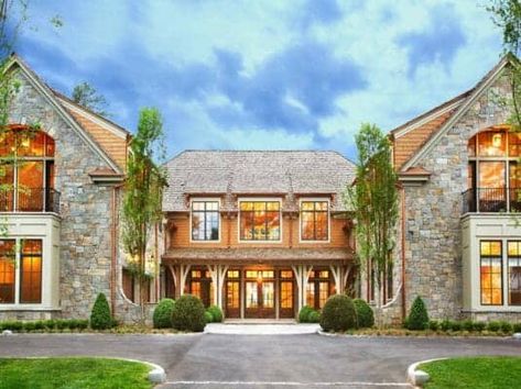 Breathtaking waterfront house on Lake Keowee inspires tranquility Gate Entrance, Victorian Exterior, Mediterranean Mansion, Contemporary Mediterranean, House Mediterranean, Lake Keowee, Home Bunch, Traditional Exterior, Waterfront Homes