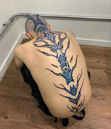 Body Anatomy Tattoo, Back Tattoo Animals, Blue Spine Tattoo, Blue Back Tattoo, Blue Tattoo Ideas, Full Body Tattoo Designs, Mecha Tattoo, Shoulder Armor Tattoo, Trippy Tattoo