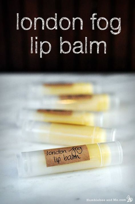 I am quite smitten with this glossy, fragrant London Fog Lip Balm. Inspired by the lovely latte made with Earl Grey tea, steamed milk, and vanilla syrup, it conjures up memories of misty days wandering cobblestone lined streets with a woolen jacket and a chunky scarf. Lip Gloss Recipe, Rose Geranium Essential Oil, Lip Balm Recipes, Hair Balm, Diy Lip Gloss, Homemade Lip Balm, Homemade Bath, Natural Beauty Diy, Diy Skin Care Recipes