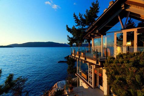 Vancouver Canada Houses, Balcony House Design, Canada Houses, Luxury View, Mountain Modern Home, Hamptons Style Homes, Hamptons Style Home, Glass Balcony, House With Balcony