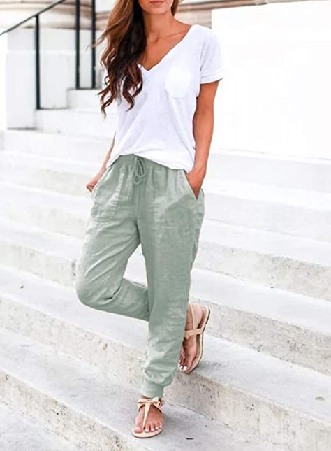 Grey Linen Joggers Outfit, How To Wear Loose Pants, Loose Fitting Summer Outfits, Comfortable Loose Outfits, Cargo Capri Outfits Women Summer, Capri Joggers, Kohls Women Outfits, Loose Joggers Outfit Women, Linen Cargo Pants Women