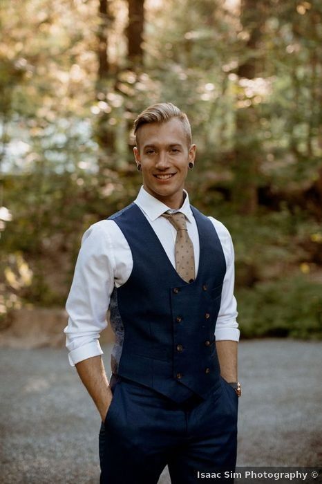 Groom outfit ideas - summer, navy, suit, tuxedo, blue, tie, gold {Isaac Sim Photography} Groom Looks Summer, Groom Suit Vest Only, Navy Blue Groom Suit With Suspenders, Navy Suit With Gold Tie, Navy Suit Gold Tie, Blue And Gold Suits For Men, Navy And Gold Suit, Boat Wedding Groom Attire, Summer Wedding Navy Suit