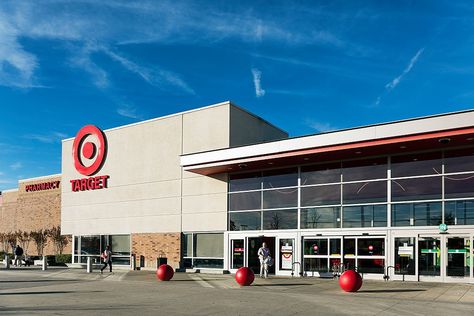 Here's the First Look at Target's "Store of the Future" Working At Target, Target Employee, Clark Howard, Solar Panels For Home, Best Solar Panels, Solar Panel System, Help The Environment, Us Destinations, First Week