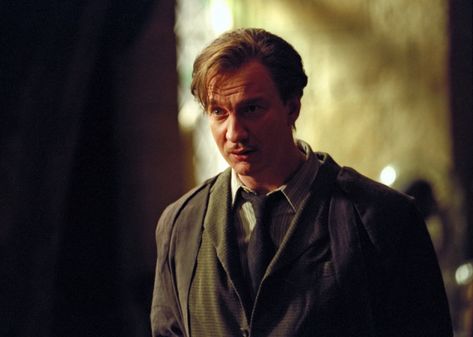 david thewlis in harry potter and the prisoner of azkaban (2004) Remus Lupin Werewolf, Lupin Harry Potter, Hogwarts Professors, Film Harry Potter, Remus And Sirius, Buku Harry Potter, The Prisoner Of Azkaban, Images Harry Potter, Potter Facts