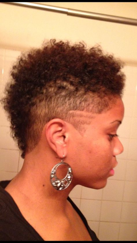 Low Mohawk Fade Women, 4c Mohawk Natural Hair Shaved Sides, Mohawk Short Hairstyles For Black Women, Fro Hawk Natural Hair Black Women, Mohawk Fade Woman, Ladies Mohawk Hairstyles, 4c Mohawk, Natural Mohawk Hairstyles, Short Mohawk Hairstyles For Women