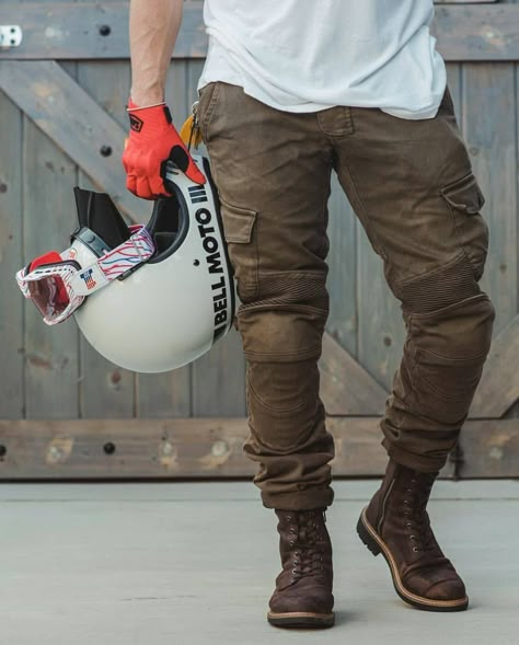 Motorcycle Outfit Men, Mens Outdoor Wear, Moto Clothes, Biker Wear, Мотоциклы Cafe Racers, Cafe Racer Style, Moc Toe Boots, Motorcycle Pants, Bike Shoes