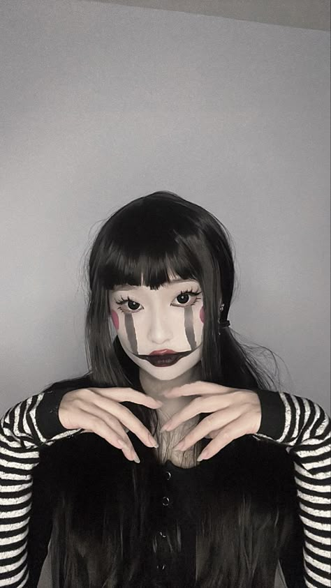 Halloween Japanese Costumes, Marionette Halloween Costume, Marionette Fnaf Makeup, Puppet Fnaf Makeup, Marionette Fnaf Cosplay, Asian Halloween Ideas Costumes, Halloween Costumes Asian, Asian Halloween Ideas, Marionette Makeup