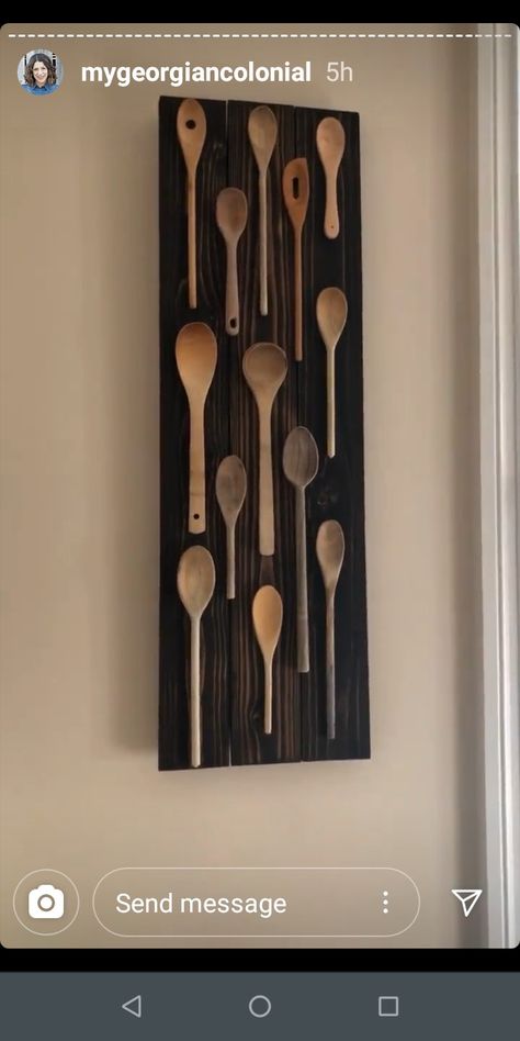 Wooden Spoon Art Wall Decor, Modern Kitchen Wall Decor, Upcycled Decor, Wall Stove, Living Room Decor Fireplace, Wall Shelves Design, Upcycle Decor, Home Decor Crate, Home Design Living Room