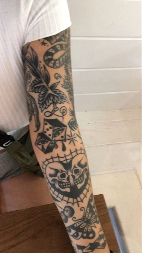 Bold Patchwork Sleeve Tattoo, American Traditional Tattoo Aesthetic, American Traditional Tattoo Filler Ideas, American Traditional Filler Ideas, Southern Gothic Tattoo Ideas, Traditional Flower Tattoo Black, Traditional Tattoo Flowers Black, Bold Tattoos For Women, American Traditional Tattoo Black