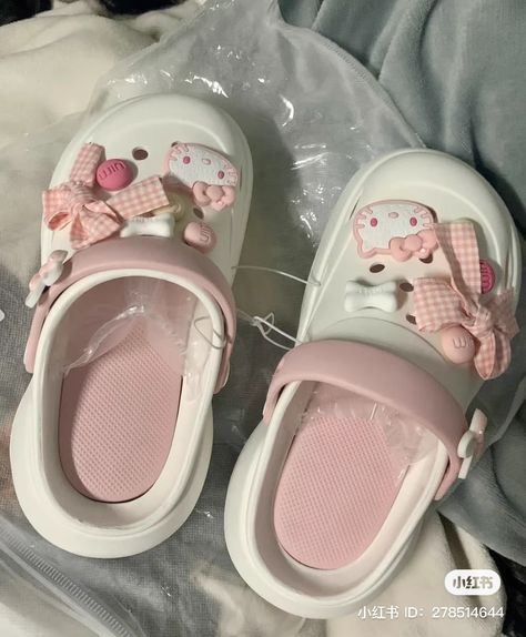 Croc Designs, Moon Shoes, Platform Crocs, Crocs Fashion, Cute Shoes Heels, Cute Dress Outfits, Girly Shoes, Heel Slippers, Aesthetic Shoes