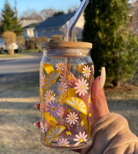 Cute Mason Jar Painting Ideas, Jar Art Paint, Jar Painting Ideas Cute, Jar Painting Ideas, Mason Jar Painting Ideas, Painting Mason Jars, Mason Jar Painting, Painting Jars, 2023 Background