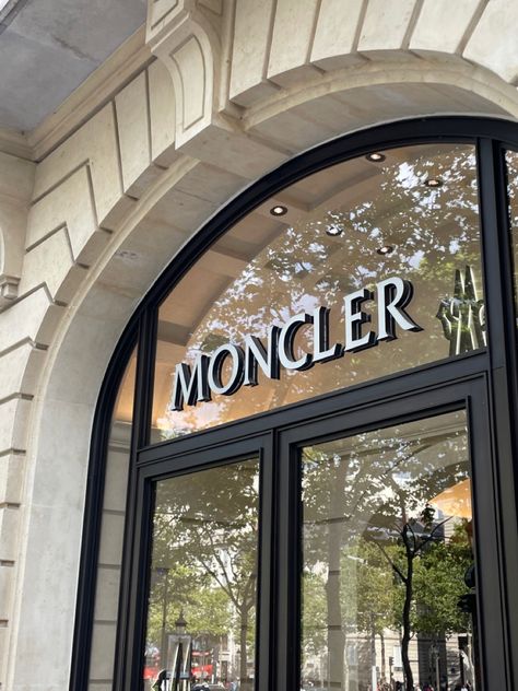 Moncler Store, Paris