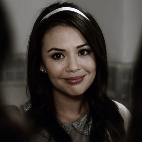 Mona Vanderwaal Icons, Pll Pfp, Mona Pretty Little Liars, Mona Vanderwaal Aesthetic, Pretty Little Liars Characters, Pretty Little Liars Spencer, Mona Vanderwaal, Jason Dilaurentis, 2000s Shows