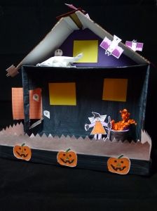 Halloween craft - shoebook haunted house Haunted House Crafts, Haunted House Project, Haunted House Craft, Halloween Classroom Activities, Lesson Activities, Halloween Classroom, House Crafts, Scary Decorations, Classroom Tools