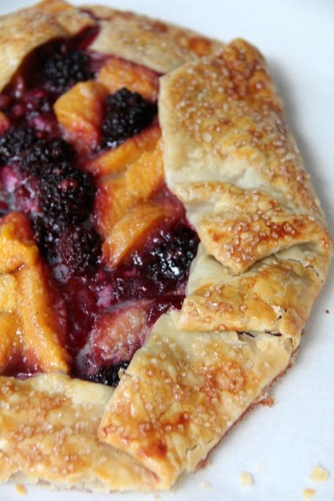 Ladies Universe Recipes, Galette Recipe Desserts, Fruit Galettes, Berry Galette Recipe, Blackberry Galette, Peach Galette Recipe, Galette Recipes, Fruit Galette, Berry Pies