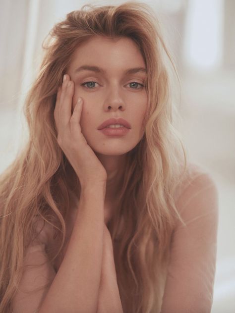 Stella Maxwell by Greg Swales for Issue Magazine. Stella Maxwell Style, Victoria’s Secret Fashion Show, Calvin Klein Models, Beauty Movie, Issue Magazine, Stella Maxwell, Natalia Vodianova, Victorias Secret Models, Famous Models