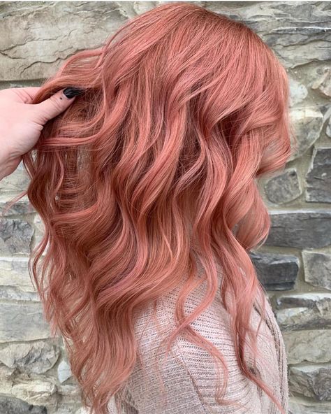 #pulpriottoners... Rose Gold and Violet... @ashleylynn.hair is the artist... Pulp Riot is the paint. Rose Gold Hair Color, Gold Hair Color, Short Dyed Hair, Haircuts Long, Dyed Hair Pastel, Split Dyed Hair, Gold Hair Colors, Hair Color Rose Gold, Pink Hair Dye