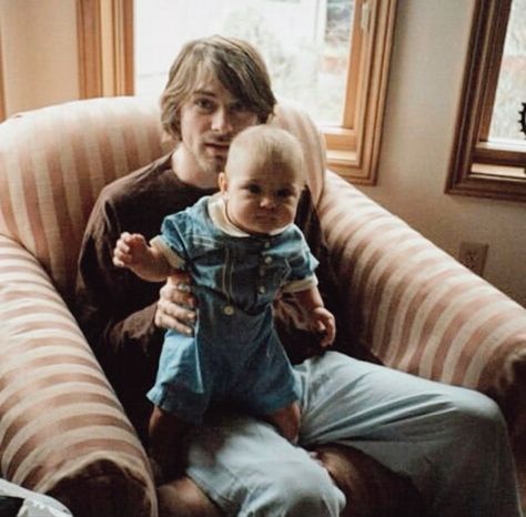 Classic Rock Artists, Kurt Cobain Photos, Kurt And Courtney, Frances Bean Cobain, Donald Cobain, Krist Novoselić, Nirvana Kurt Cobain, Nirvana Kurt, Gothic Emo