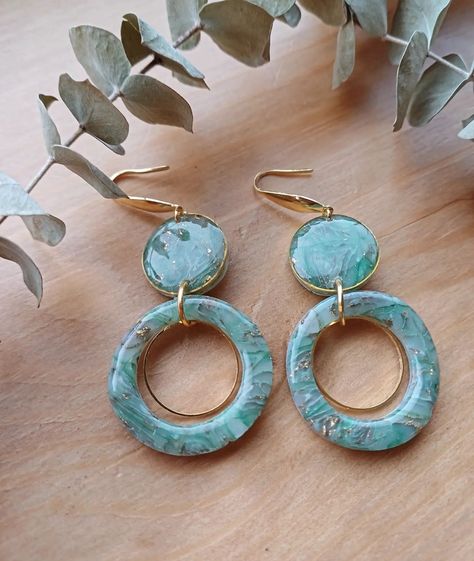 New emerald green and gold sets now available ✨️ . . #polymerclay #polymerclayearrings #polymerclaycreations #polymerclayjewellery #habdmadewithlove #handmadejewellery #handmade #rossendale #rawtenstall #ramsbottom #clayearrings #clayjewellery #clay Emerald Green And Gold, Polymer Clay Creations, Gold Set, Polymer Clay Earrings, Clay Earrings, Green And Gold, Emerald Green, Polymer Clay, Emerald