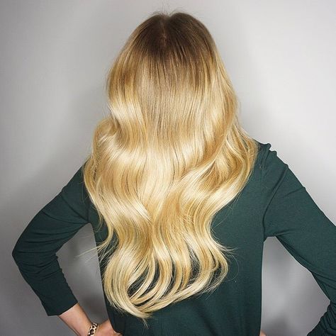 Wella Educator Kai Sohn's warm blonde hair color features caramel roots with iced latte lengths and ends, and we cannot get enough. Warm Blonde Hair Color, Warm Blonde Hair, Summer Blonde Hair, Summer Blonde, Warm Blonde, Iced Latte, Blonde Hair Color, Blonde Hair, Caramel