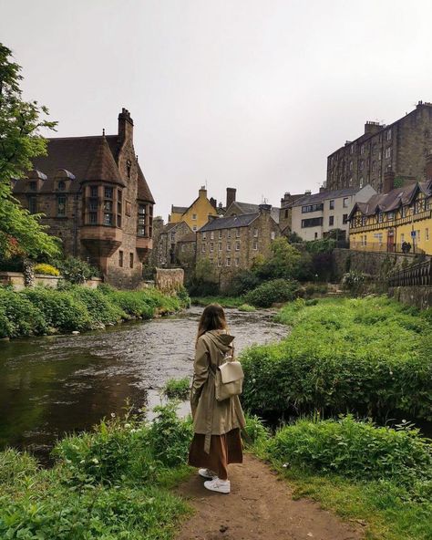 Dean Village Edinburgh, Scotland Aesthetic, Old Town Edinburgh, Ireland Aesthetic, Moving To Scotland, London Photoshoot, Edinburgh Travel, Travel Pose, Europe Photos