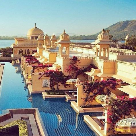 The Oberoi Udaivilas, Udaipur Udaivilas Udaipur, Luxury Houses Kitchen, Best Hotels In The World, Luxury Hotels Lobby, Luxury Homes Exterior, Luxury Houses Mansions, Stunning Hotels, Luxury Modern Homes, Heritage Hotel