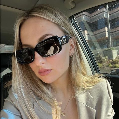 Valentino Sunglasses Women, Specs Frames Women, Valentino Glasses, Sunglasses Aesthetic, Valentino Accessories, Specs Frame, Valentino Sunglasses, Tank Top Outfits, Stylish Glasses