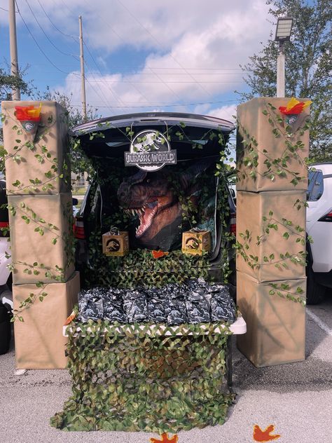 Trunk Or Treat Ideas For Cars Jurassic Park, Jurassic World Trunk Or Treat, Dino Trunk Or Treat, Jurassic Park Trunk Or Treat Ideas, Dinosaur Trunk Or Treat, Jeep Trunk Or Treats, Jurassic Park Trunk Or Treat, Halloween Trunk Or Treat Ideas, Jurassic Park Theme