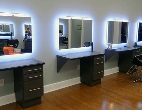 Barber Mirror Ideas, Beauty Parlour Mirror Design, Parlour Mirror Design, Small Salon Suite Ideas Bohemian, Barber Mirror, Barbershop Design Interior, Parlour Design, Salon Mirror, Barber Shop Interior