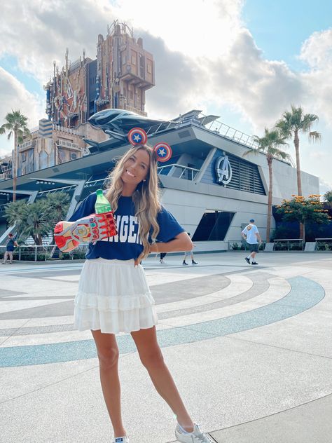 Iron Man Infinity Gauntlet, Disney World Photo Ideas, Disneyworld Outfit, Disney World Aesthetic, Avengers Campus, Disney Poses, Disney Picture Ideas, Disney Outfits Women, Theme Park Outfits