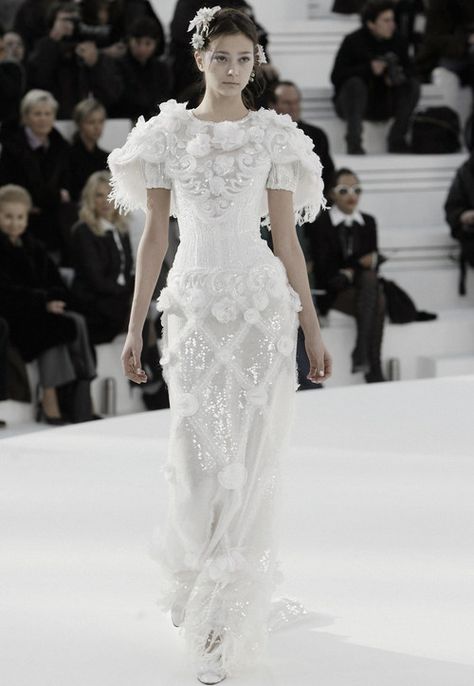 ZsaZsa Bellagio Chanel Wedding Dress, Chanel Wedding, Moda Chanel, Gala Dress, Mode Chanel, Total White, Chanel Dress, Dresses 2013, Chanel Couture