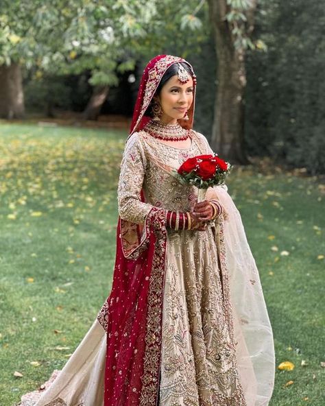 Bridal Hijab Styles, Asian Wedding Dress Pakistani, Red Bridal Dress, Shadi Dresses, Desi Wedding Dresses, Nikkah Dress, Asian Bridal Dresses, Asian Wedding Dress, Desi Bride