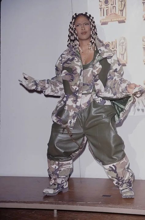 Dear Fashion Writers, Please Credit The Black Style Icons Who Inspired Billie Eilish's Look Da Brat 90s, 90s Female Rappers, Black Style Icons, 2000s Hip Hop Fashion, Rihanna Love, Da Brat, 90s Hip Hop Fashion, 90s Party, Brat Style