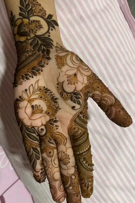 Short Mehndi Design, Front Mehndi Design, Khafif Mehndi Design, Mehndi Designs Bridal Hands, Rose Mehndi Designs, Mehndi Designs For Kids, Very Simple Mehndi Designs, Simple Mehndi Designs Fingers, Modern Mehndi Designs