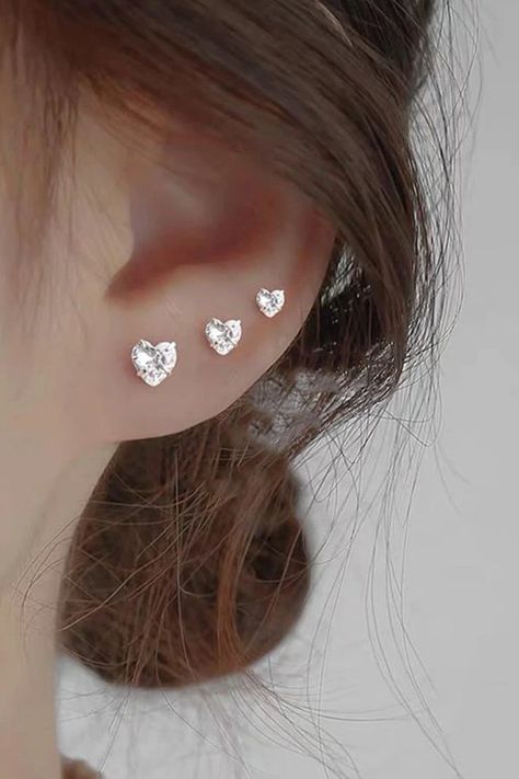 Minimalist Ear Piercings, خواتم خطوبة, Sterling Silver Heart Earrings, Pretty Ear Piercings, Cute Ear Piercings, Korean Earrings, Statement Fashion, Silver Heart Earrings, Heart Stud Earrings