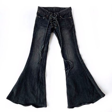 Y2k Style Dark Wash Cotton Flare Jeans, Y2k Dark Wash Bottoms With Frayed Hem, Faded Y2k Denim Bottoms, Y2k Dark Wash Bottoms With Pockets, Y2k Dark Wash Jeans, Cute Pants, 2000s Fashion, Retro Outfits, Dream Clothes