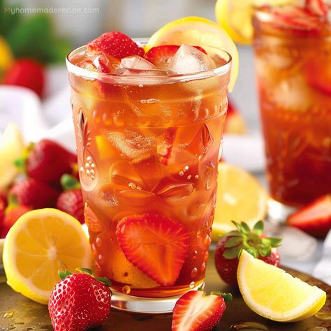 Refreshing Strawberry Iced Tea - Perfect Summer Drink - My Home Made Recipe Strawberry Iced Tea, Pineapple Lemonade Punch, Leftover Strawberries, Iced Tea Recipe, Healthy Water Drinks, Perfect Summer Drink, Lemonade Cocktail, Strawberry Tea, Punch Drinks