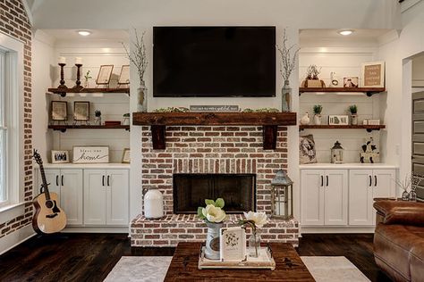 Fireplace Tv Unit, Fireplace Mount, Living Room Ideas With Tv, Mount Tv Stand, Room Ideas With Tv, Best Living Room Ideas, Farmhouse Lifestyle, Above Fireplace, Tv Over Fireplace