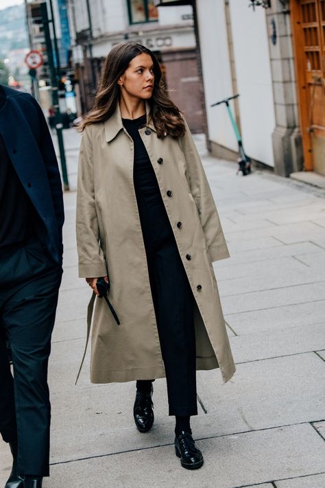 Street Style Stockholm, Paris Street Fashion, Oslo Fashion, Pijamas Women, Mode Tips, London Fashion Weeks, Trench Coat Outfit, The Blonde Salad, Stockholm Street Style