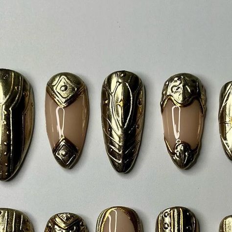 ℭ𝔥𝔢𝔶𝔢𝔫𝔫𝔢⚔️🏳️‍🌈 Luxury Press On Artist on Instagram: "Armored🪙🩶🛸  Ahhhh I love these so much. I could stare at them forever. 🤭   #nailsnailsnails #pressonnailsofinstagram #pressonnailset #nailsoftheday #nails #chromenails #armor #armornails #chrome #nudenails #pressons  #goldnails #silvernails #gamer #gamergirls" Roman Nail Art, Medieval Nails, Ongles Design, Medieval Church, Hand Reference, Silver Nails, Chrome Nails, Gold Nails, Artist On Instagram