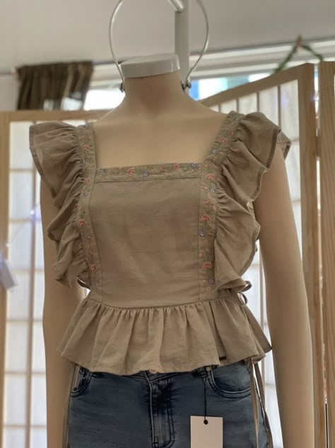 Small Tops Outfits, Pretty Blouses For Women Classy, Shirt With Ruffle Sleeves, Áo Blu, Cotton Tops Designs, Fashion Top Outfits, Tan Top, Trendy Fashion Tops, Casual Day Outfits