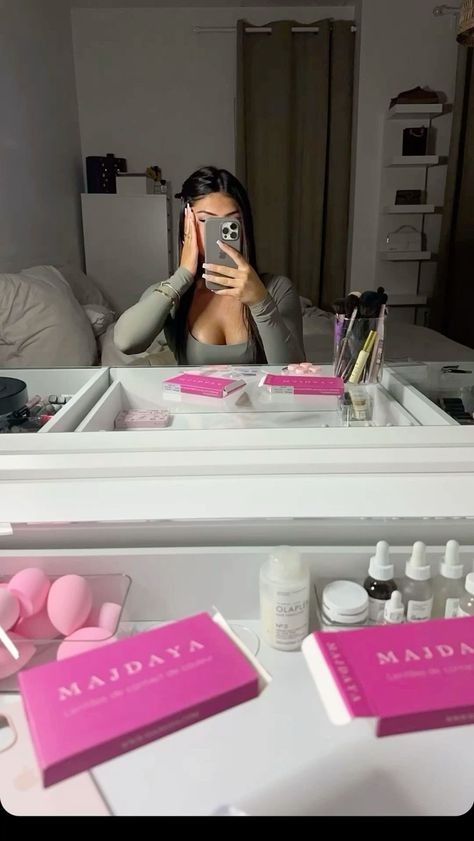 Vanity Mirror Selfie, Vanity Selfie, Intelligent Aesthetic, Acrylic Nails Nude, Glam Aesthetic, College Motivation, Selfie Mirror, Apartment Living Room Design, Dream Lifestyle