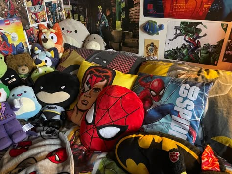 Jayden Core, Retro Room Ideas, Spiderman Room, Bedroom Seating Area, Superhero Bedroom, Cool Room Decor, Retro Room, My Dream Bedroom, Old Room