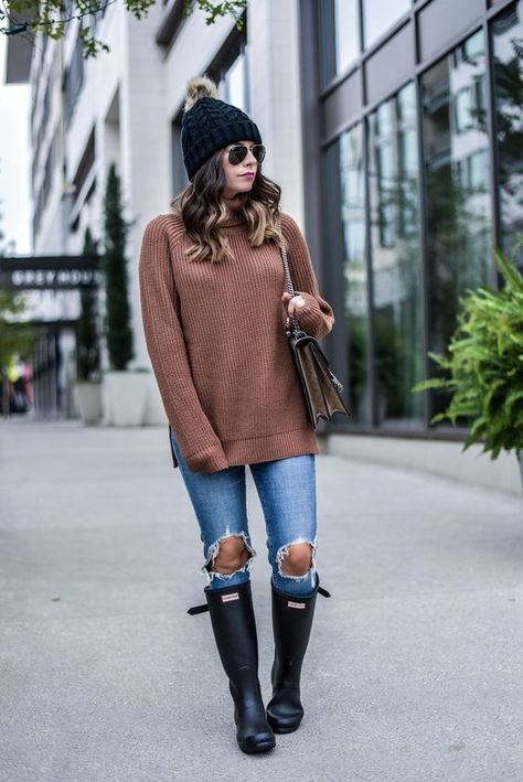 40+ Cute School Outfits for Winter 2017 2018 - College and High School - MCO [My Cute Outfits] Hunter Rain Boots Outfit, Rainboots Outfit, Rain Boot Outfit, Hunter Boots Outfit, Winter Mode Outfits, Classy Fall Outfits, Outfits Baddie, Hunter Boot, Hunter Outfit