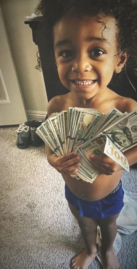 Baby With Money, Kids With Money, Kids Aesthetic Wallpaper, Ig Pfps, Money Magick, Baby Money, Shopping Pictures, Kid Ink, Money Pictures