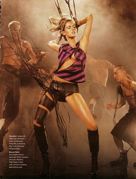 Gisele Bündchen, Model Inspo, Gisele Bundchen, Model Aesthetic, Famous Models, Iconic Women, Model Poses, A Fan, High Fashion