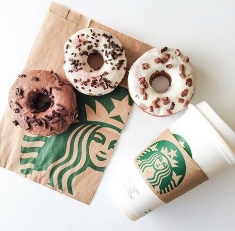 Imagen de donuts, starbucks, and food Tumblr Food, Starbucks Lovers, Coffee And Donuts, Starbucks Secret Menu, Chocolate Caliente, Secret Menu, But First Coffee, A Cup Of Coffee, Starbucks Drinks