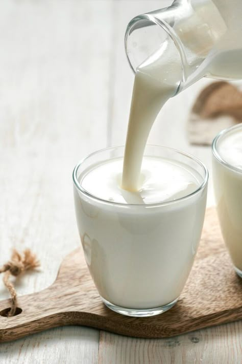 Yogurt Ideas, Milk Photography, Kefir Benefits, Buttermilk Substitute, Cultured Buttermilk, How To Make Buttermilk, Buttermilk Recipes, Homemade Buttermilk, Sour Taste