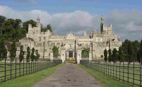 British Manor, House England, Castles In England, Manor Houses, Manor House, Wales England, Country House, Barcelona Cathedral, 18th Century