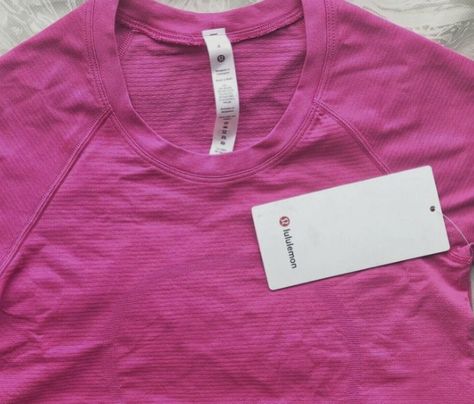 Lulu Lemon Shirts Short Sleeve, Lulu Lemon Swiftly Tech, Pink Sonic, Cheap Lululemon, Cute Lululemon Outfits, Lululemon Aesthetic, Lulu Fits, Preppy Christmas Gifts, Basic Aussie